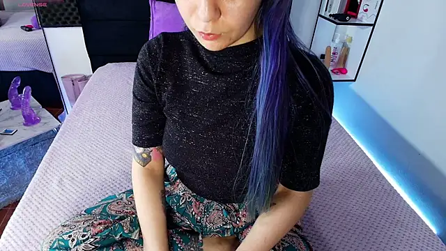 karlamoon23 online show from April 19, 12:00 am