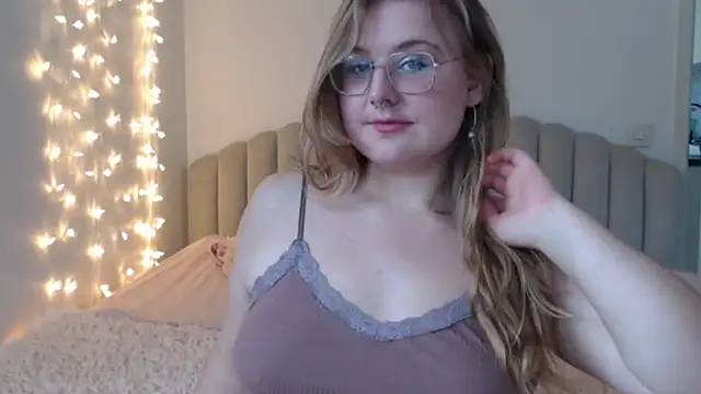 Snapshot of AgnesRoseCams chatting on July 6, 3:58 pm AgnesRoseCams online show from July 6, 3:58 pm