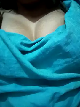 Snapshot of kaviyaponnu0987 chatting on February 11, 9:42 pm kaviyaponnu0987 online show from February 11, 9:42 pm