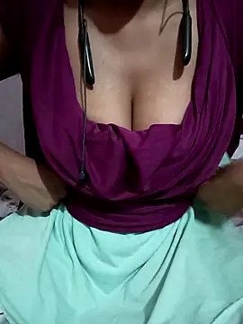 Snapshot of kaviyaponnu0987 chatting on March 22, 10:29 am kaviyaponnu0987 online show from March 22, 10:29 am