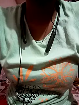 Snapshot of kaviyaponnu0987 chatting on March 28, 7:57 pm kaviyaponnu0987 online show from March 28, 7:57 pm