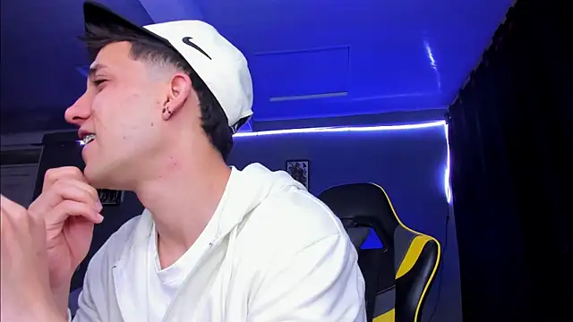 alexgiraldo   online show from November 6, 12:06 pm