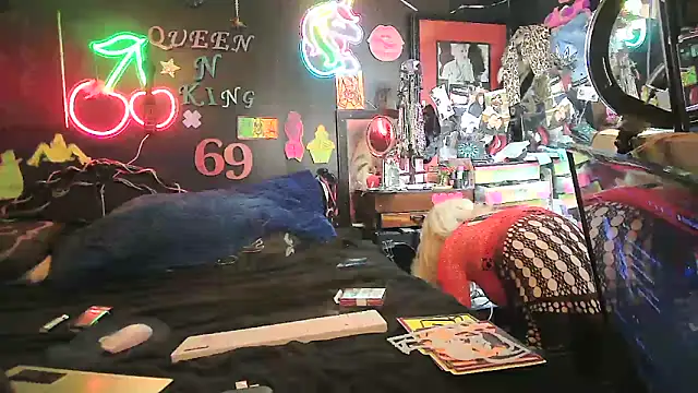 Splash Queen420 online show from March 2, 7:15 am