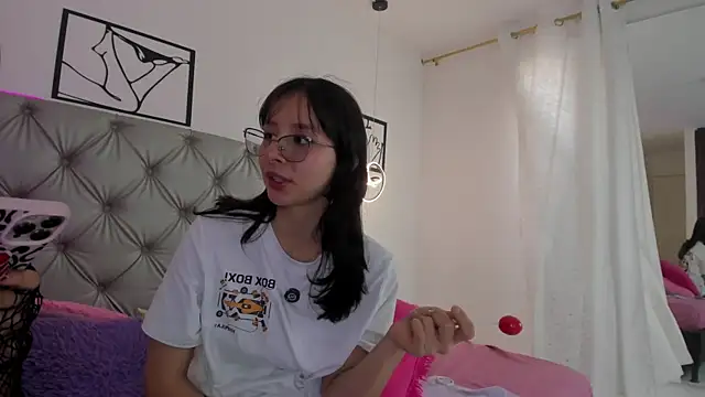 Naughty Couple83 online show from March 31, 7:36 pm