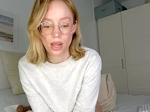 MissFrenchy online show from March 1, 9:17 pm