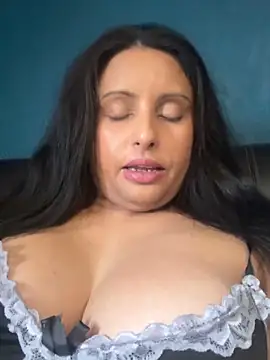 Snapshot of Angelaarayexx chatting on April 1, 10:27 am Angelaarayexx online show from April 1, 10:27 am