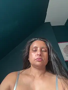 Snapshot of Angelaarayexx chatting on April 12, 8:52 am Angelaarayexx online show from April 12, 8:52 am
