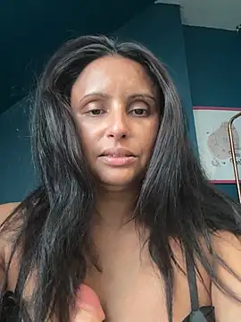 Snapshot of Angelaarayexx chatting on June 17, 9:56 am Angelaarayexx online show from June 17, 9:56 am