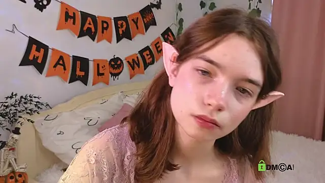 Snapshot of Evi_Brook chatting on October 18, 11:33 am Evi Brook online show from October 18, 11:33 am