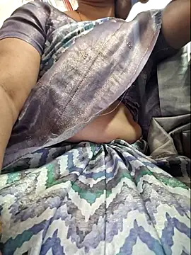 indianhotwife639 online show from April 12, 6:40 am