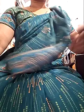 Snapshot of indianhotwife639 chatting on April 25, 2:14 pm indianhotwife639 online show from April 25, 2:14 pm