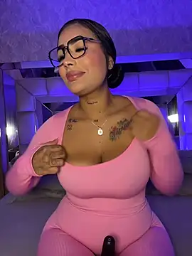 MaddyGray  online show from December 3, 7:12 pm