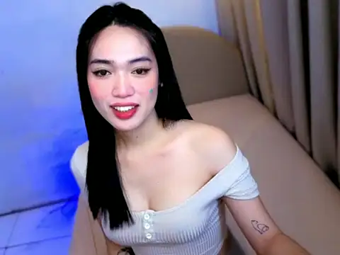 Snapshot of Madmoisellex chatting on May 25, 7:42 pm Madmoisellex online show from May 25, 7:42 pm