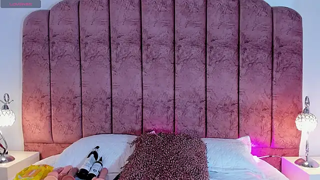 Snapshot of ValeskaZuev1 chatting on September 24, 8:34 pm ValeskaZuev1 online show from September 24, 8:34 pm