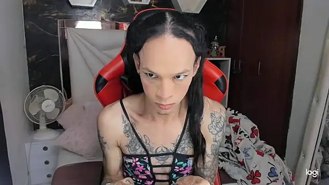 Snapshot of sara_slut21 chatting on December 27, 3:37 pm sara slut21 online show from December 27, 3:37 pm