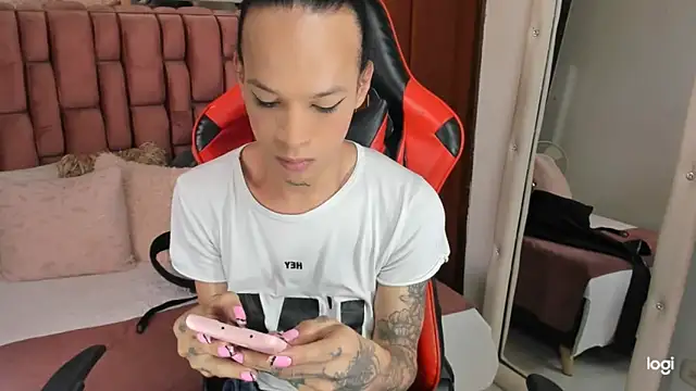 Snapshot of sara_slut21 chatting on January 8, 6:31 pm sara slut21 online show from January 8, 6:31 pm