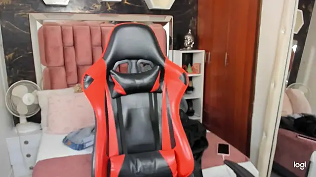 Snapshot of sara_slut21 chatting on January 8, 9:34 pm sara slut21 online show from January 8, 9:34 pm