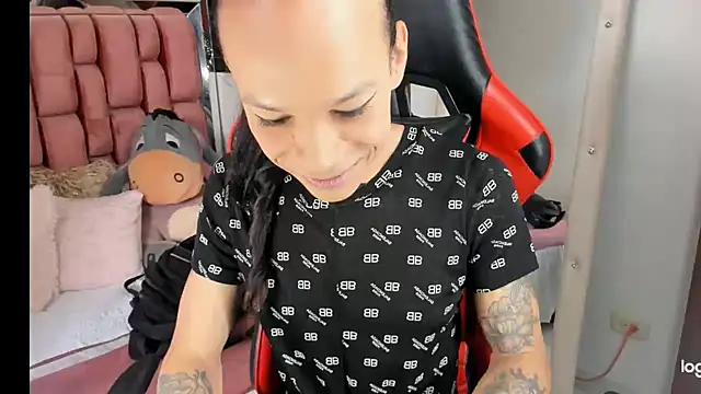 Snapshot of sara_slut21 chatting on January 19, 8:30 pm sara slut21 online show from January 19, 8:30 pm