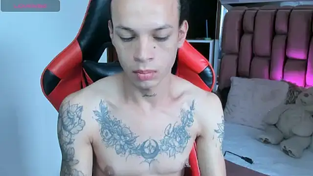 Snapshot of sara_slut21 chatting on March 18, 6:04 pm sara slut21 online show from March 18, 6:04 pm