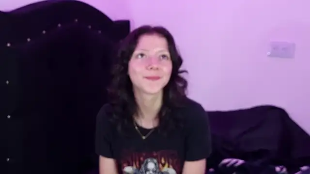 Snapshot of Lovers_cave chatting on September 20, 10:22 pm Lovers cave online show from September 20, 10:22 pm