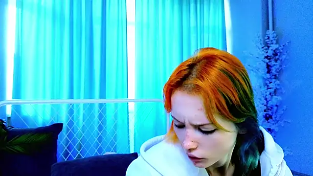 Snapshot of Kiara_Dream chatting on July 14, 2:05 am Kiara Dream online show from July 14, 2:05 am