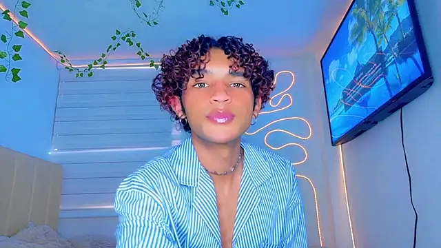 Aaron Wiinter online show from October 24, 8:38 pm