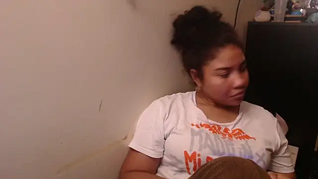 Snapshot of madelene chatting on April 26, 12:19 am madelene online show from April 26, 12:19 am