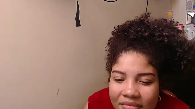 Snapshot of madelene chatting on May 9, 1:33 am madelene online show from May 9, 1:33 am