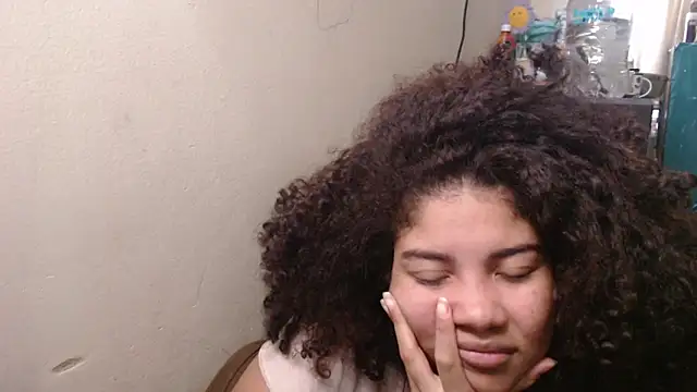 Snapshot of madelene chatting on June 5, 3:02 am madelene online show from June 5, 3:02 am