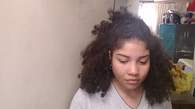 Snapshot of madelene chatting on June 7, 3:32 am madelene online show from June 7, 3:32 am