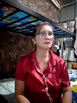 Snapshot of SexyHottMom chatting on April 21, 3:57 am SexyHottMom online show from April 21, 3:57 am