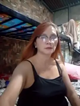 Snapshot of SexyHottMom chatting on April 23, 12:29 pm SexyHottMom online show from April 23, 12:29 pm