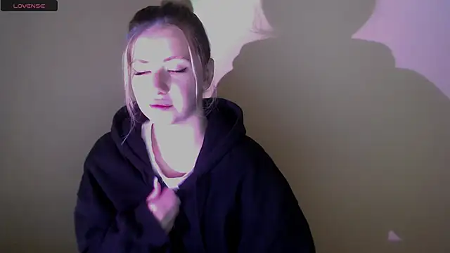 AliceHotty  online show from September 26, 6:39 am