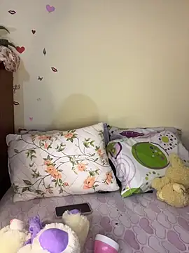 Snapshot of MiaRousexxx_ chatting on October 18, 11:27 pm MiaRousexxx  online show from October 18, 11:27 pm