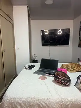 Snapshot of MiaRousexxx_ chatting on October 23, 3:50 am MiaRousexxx  online show from October 23, 3:50 am