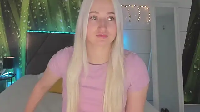 HollyTailors online show from March 2, 6:36 am