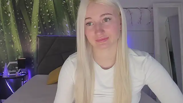 HollyTailors online show from March 19, 6:28 am