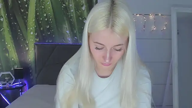 HollyTailors online show from March 30, 5:41 am