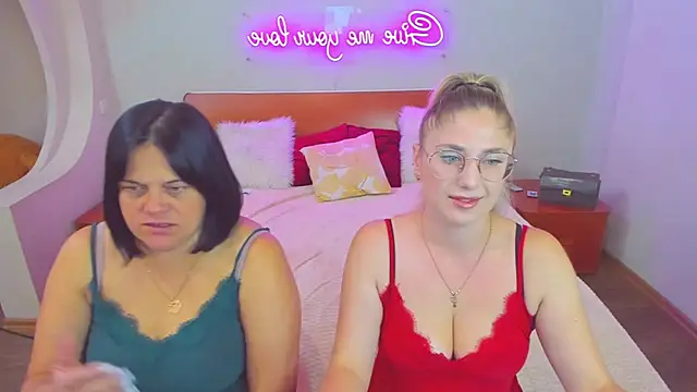 Snapshot of Your_Exstasy chatting on September 16, 7:09 am Your Exstasy online show from September 16, 7:09 am