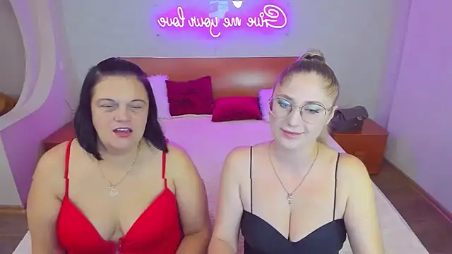 Snapshot of Your_Exstasy chatting on October 9, 10:35 am Your Exstasy online show from October 9, 10:35 am