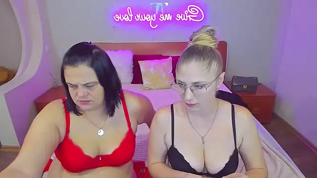 Snapshot of Your_Exstasy chatting on October 11, 6:56 am Your Exstasy online show from October 11, 6:56 am