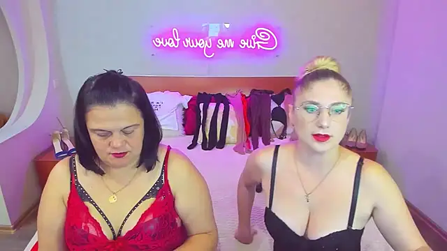 Snapshot of Your_Exstasy chatting on October 12, 7:40 am Your Exstasy online show from October 12, 7:40 am