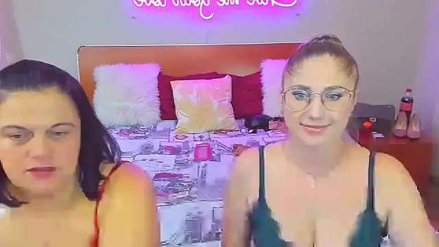 Snapshot of Your_Exstasy chatting on October 14, 11:11 am Your Exstasy online show from October 14, 11:11 am