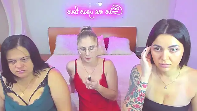 Snapshot of Your_Exstasy chatting on October 22, 10:59 am Your Exstasy online show from October 22, 10:59 am