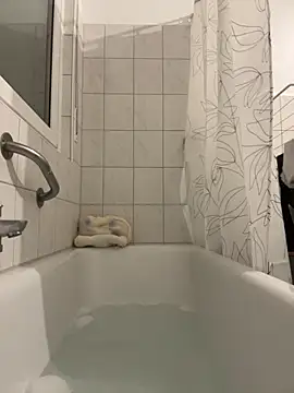 Emilia Mausi online show from November 28, 8:55 pm