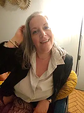 Feelineducentre online show from February 7, 6:11 pm