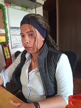 IVONNE COLLINS33 online show from April 13, 3:28 pm