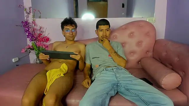 Snapshot of AxelAndJeremy chatting on September 20, 3:29 am AxelAndJeremy online show from September 20, 3:29 am