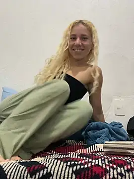 Bruna551 online show from April 15, 1:56 am