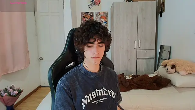 Nude Boy18 online show from February 6, 2:16 am